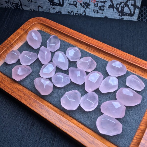 Powder crystal shaped small piece 💕 Specification 14mm ✨ one million twenty-two thousand and twenty-nine