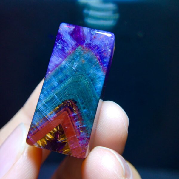 Aurora 23 Pyramid Impossible Plate Square Plate Material Pendant, Size 32.2/15.2/10.8mm2610938356