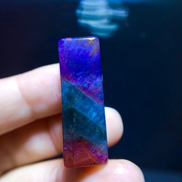 Aurora 23 Pyramid Impossible Plate Square Plate Material Pendant, Size 32.2/15.2/10.8mm2610938356