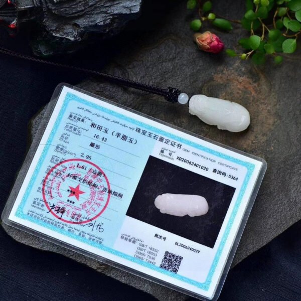 The natural Hotan Jade sheep fat jade mythical wild animal pendant! Pendant size: 39.7/19.2/14mm2710289164