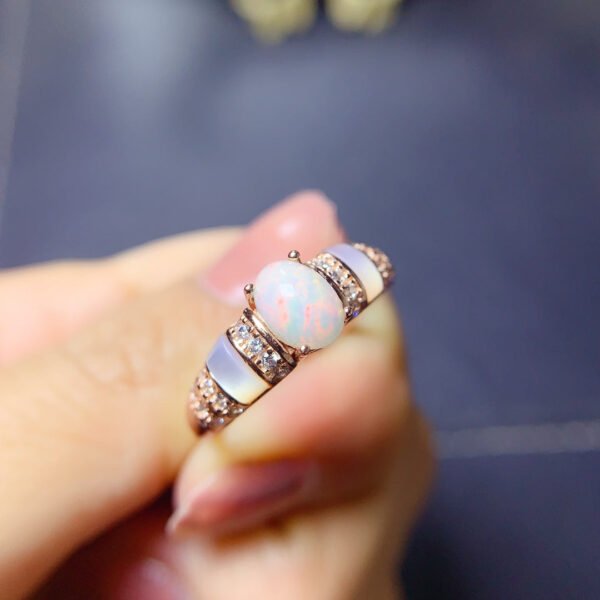 Pure natural dazzling white opal ring, with a main stone size of 5 * 7mm,2810110157