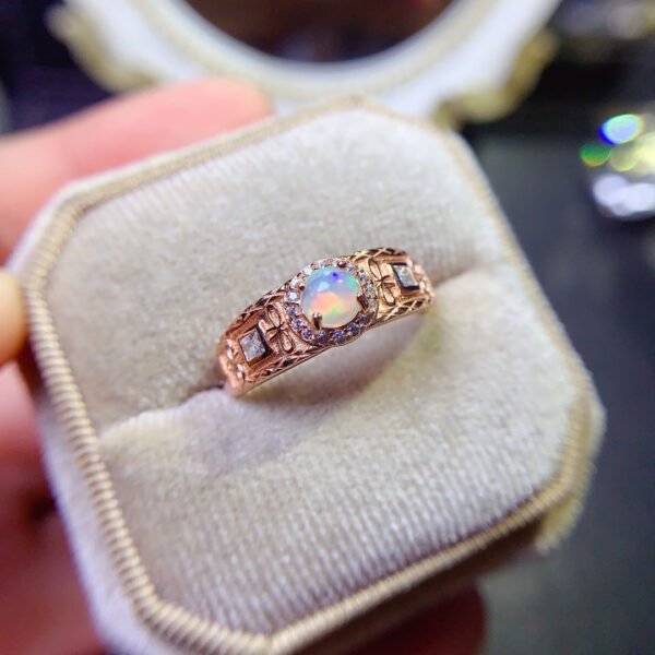 Pure natural dazzling white opal ring, with a main stone size of 5mm round2810110189