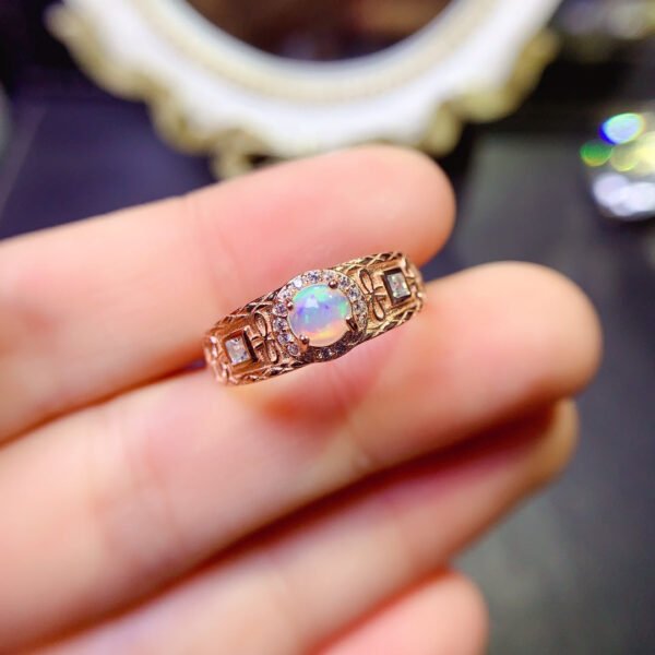 Pure natural dazzling white opal ring, with a main stone size of 5mm round2810110189