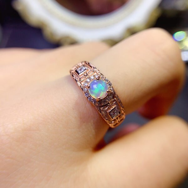 Pure natural dazzling white opal ring, with a main stone size of 5mm round2810110189