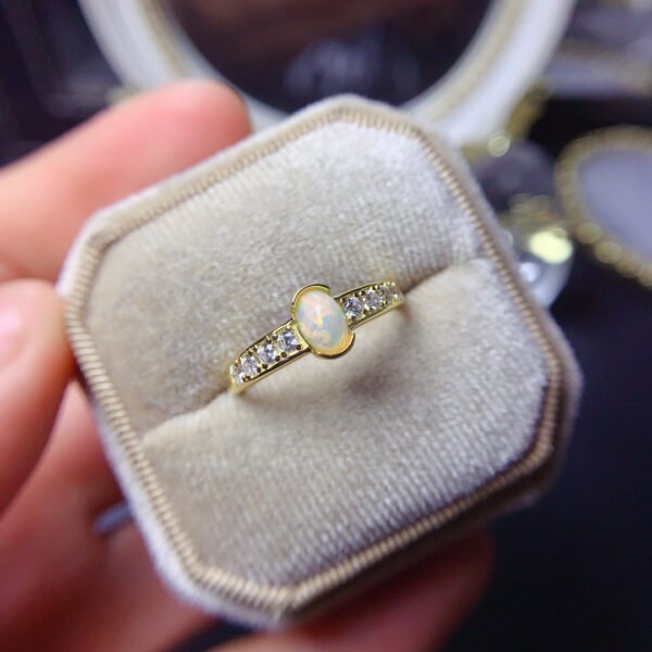 Natural Colorful White Opal Ring! Main stone size 4 * 6mm3110085055