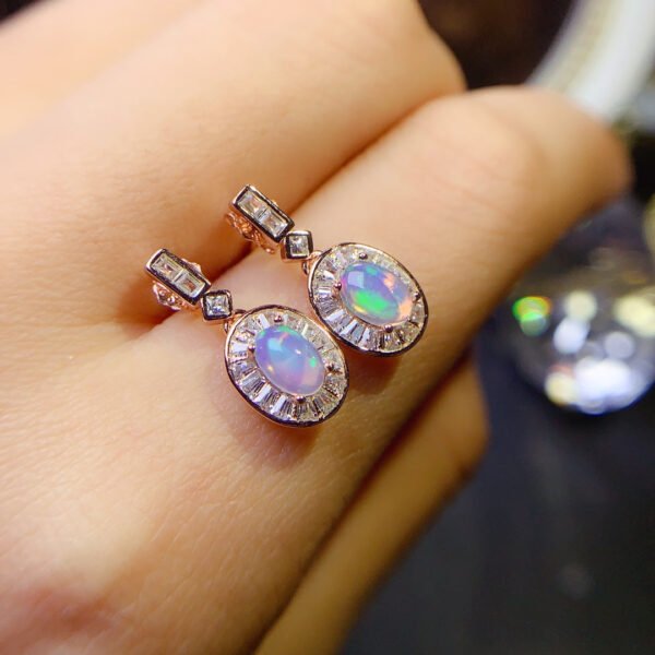 Pure natural dazzling white opal earrings, with a main stone size of 4 * 6mm0211110156