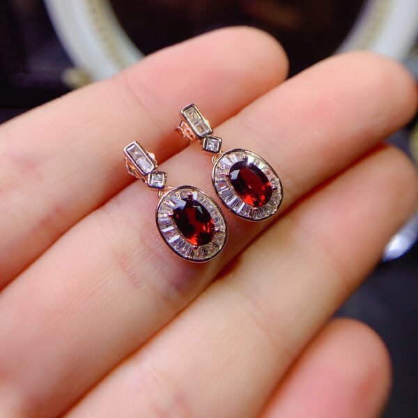 Pure natural Mozambique garnet earrings, main stone 4 * 5mm0211095188