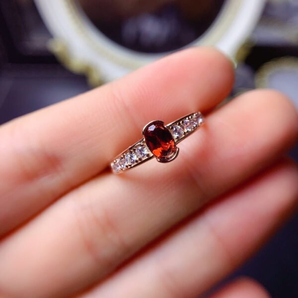 Pure natural garnet ring, main stone 4 * 6 mm0211034159