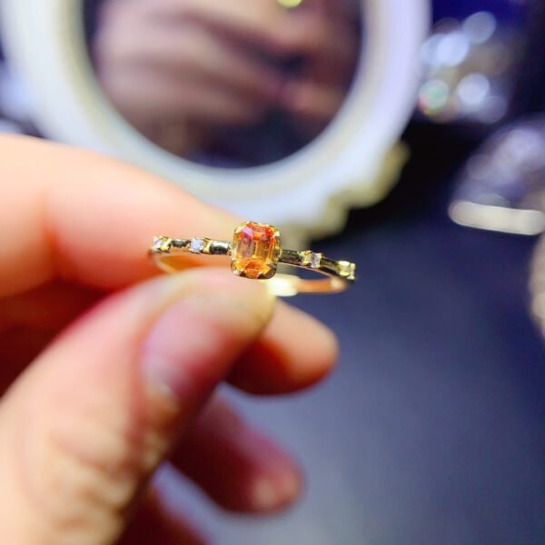 Natural Sri Lankan unburned colored sapphire ring, with a main stone size of 3 * 4mm squ0211090155are