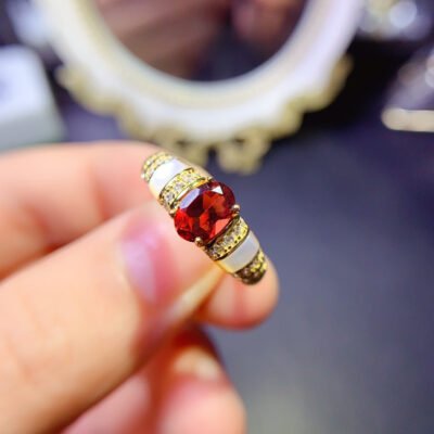 Pure natural garnet ring, main stone 5 * 7mm0311099156