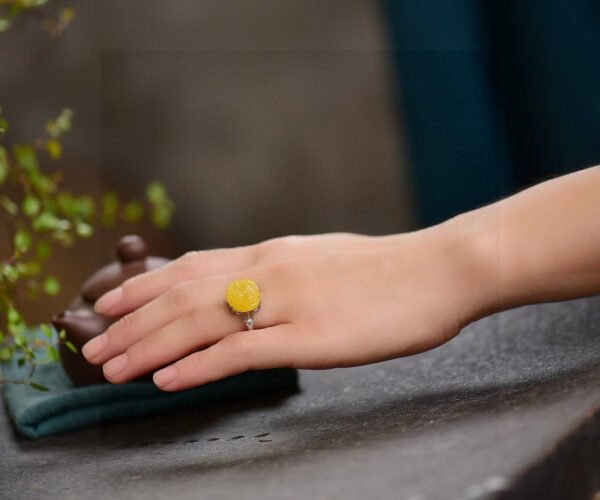 Natural Honey Wax Peony Flower Ring, Size: 16 * 14.4mm0311065187