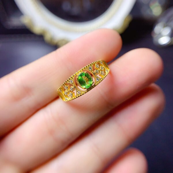 Super Shiny ✨ The Shackleberry Ring, with a main stone size of 4 * 5mm0411180872