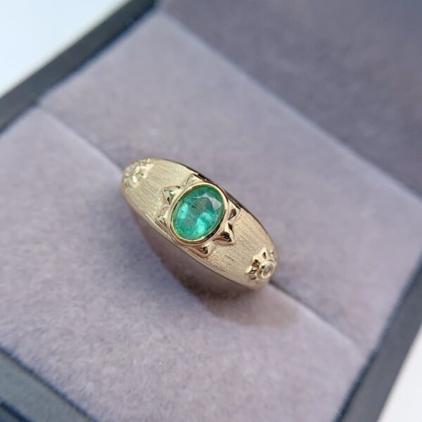 Pure natural Colombian emerald ring, main stone size 4 * 6mm0411190564