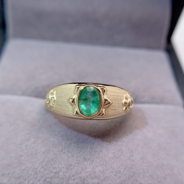 Pure natural Colombian emerald ring, main stone size 4 * 6mm0411190564