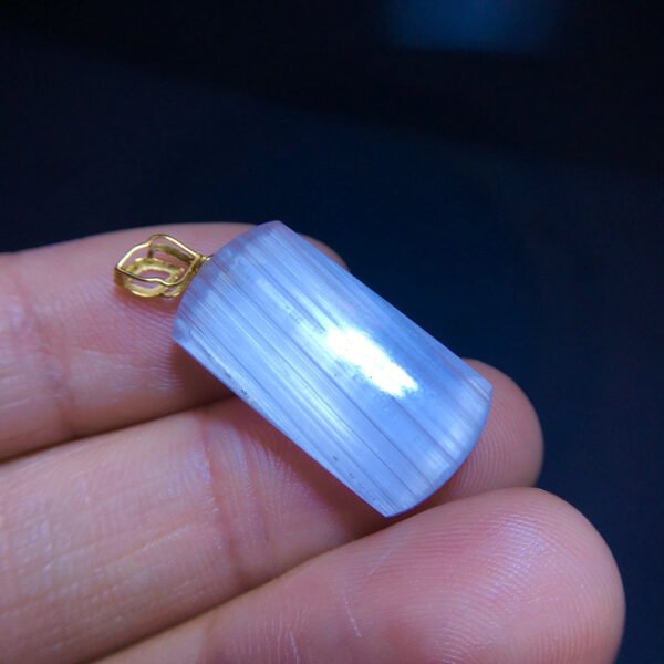 Pure natural gemstone Topaz 18k gold Wushi brand pendant, size 23.2/12mm0411538188