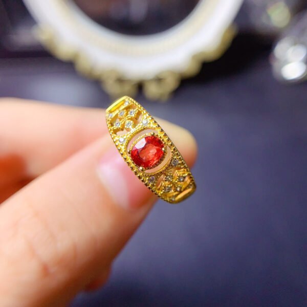 Natural Sri Lankan unburned red sapphire ring, with a main stone size of 4 * 5mm0511150128