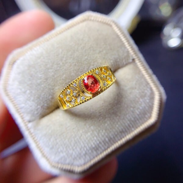 Natural Sri Lankan unburned red sapphire ring, with a main stone size of 4 * 5mm0511150128