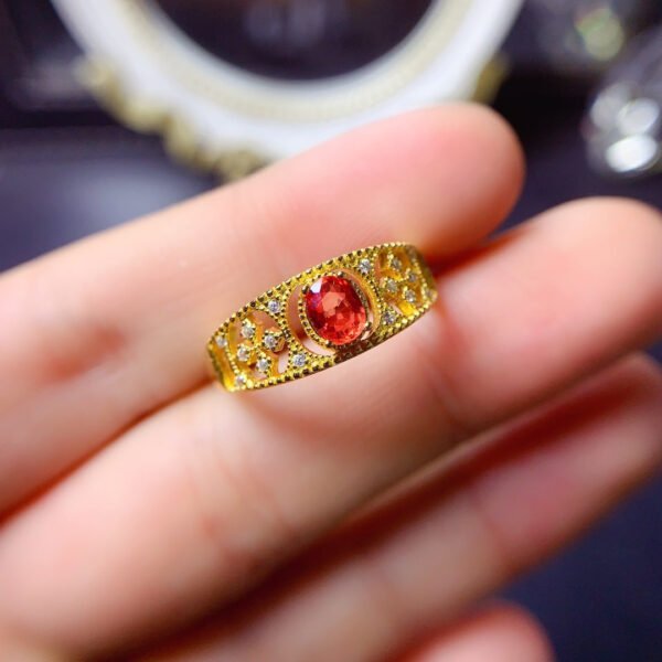 Natural Sri Lankan unburned red sapphire ring, with a main stone size of 4 * 5mm0511150128