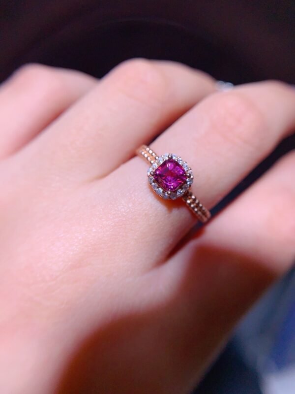 Pure natural magnesium aluminum garnet ring, with a main stone size of 6mm,0811130262