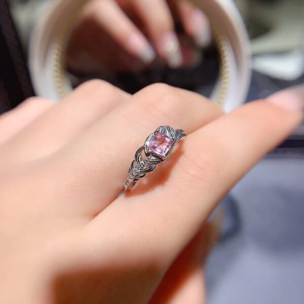 Pure natural Myanmar unburned spinel ring, with a main stone size of 5mm1112170144