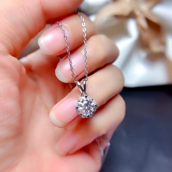 Classic Mosan Diamond Set, Main Stone 1 Carat, Round 6.5mm1114199255