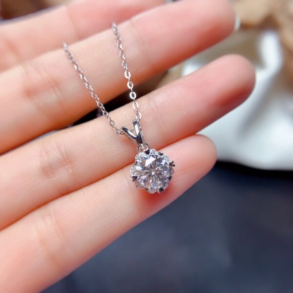 Classic Mosan Diamond Set, Main Stone 1 Carat, Round 6.5mm1114199255