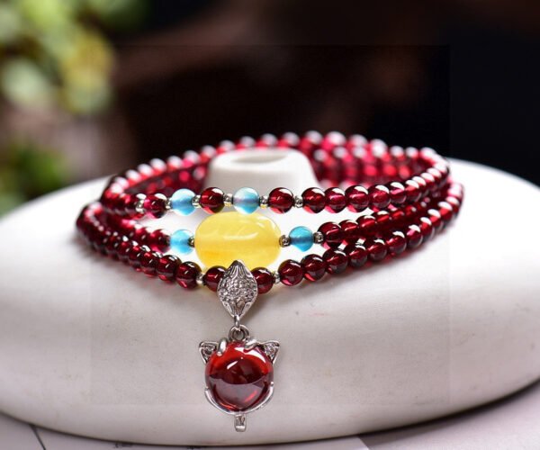 Natural wine red garnet three loop bracelet, with a bead diameter of approximately 4.8mm1114135344