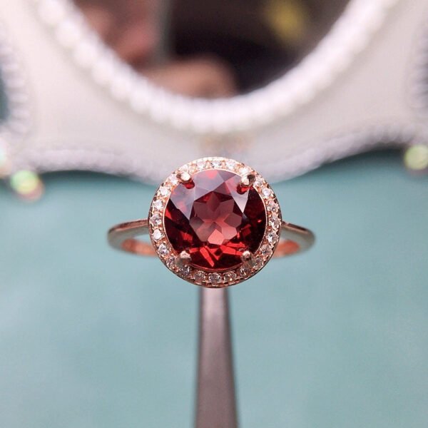 Pure natural Mozambique garnet ring, with a main stone size of 8mm round.1117115466
