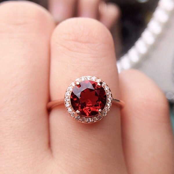 Pure natural Mozambique garnet ring, with a main stone size of 8mm round.1117115466